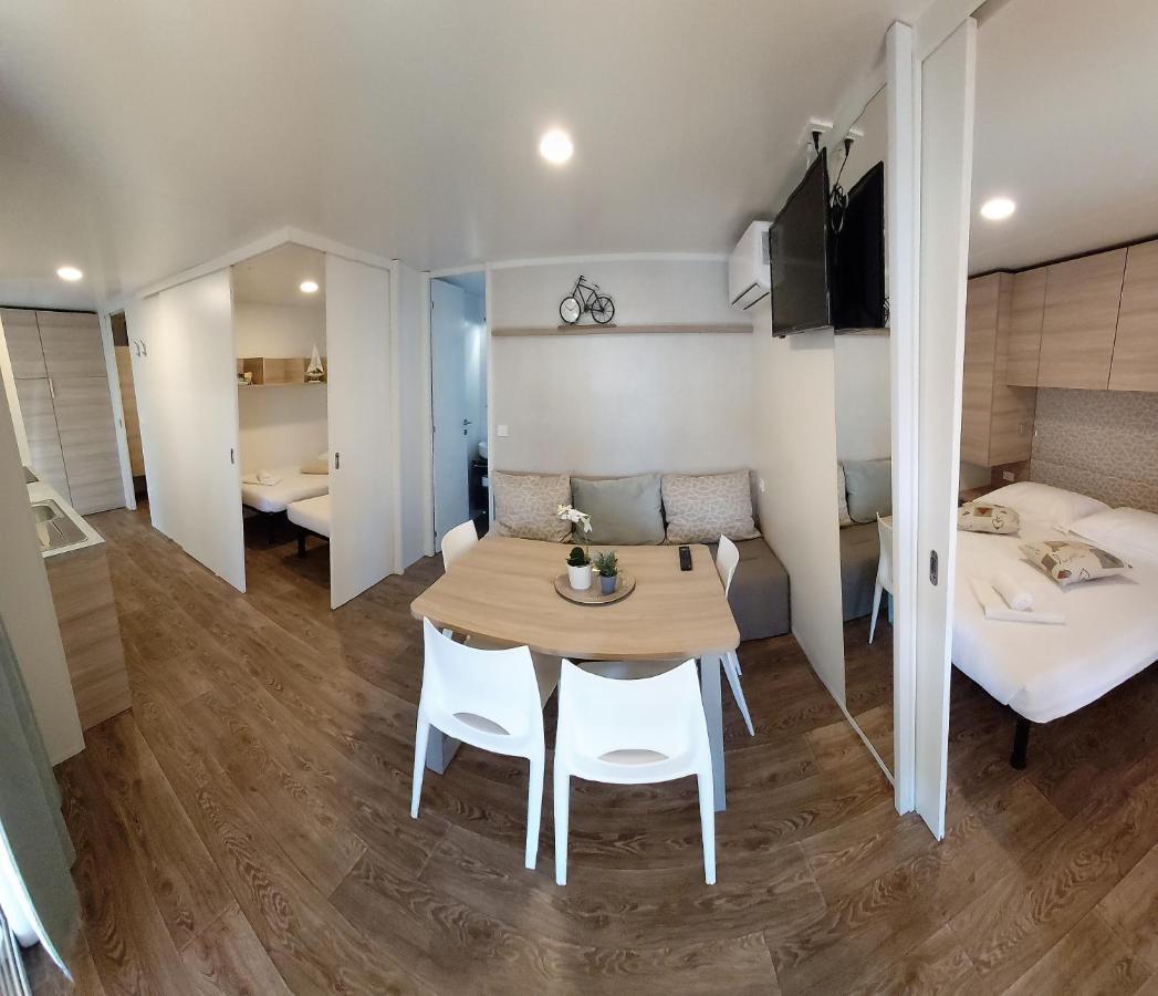 Deluxe Beach Mobile Homes ชิเบนิก ภายนอก รูปภาพ